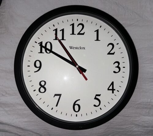 Lot Of 5 Wall Clocks - Quartz & Westclox