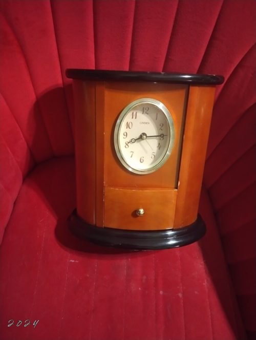 mantelpiece clock