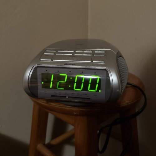 Memorex MC-2842 Silver Dual Alarm Clock AM/FM Radio CD Player Stereo