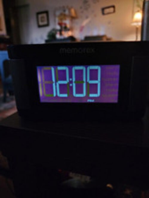 Memorex MC8431 USB Charging Alarm Clock Radio 1.2'' LCD Display TESTED WORKING