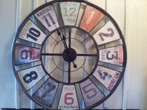 METAL WALL CLOCK Antique Polychrome Battery Mechanism Running Decor