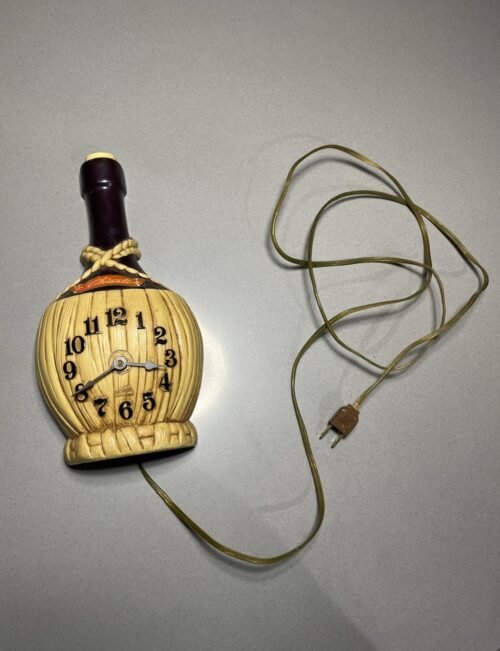 Mid-century Vintage Spartus Chianti Wine Bottle plastic Clock working