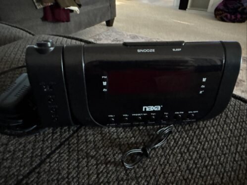 Naxa LED Display Projection Dual Alarm Clock AM/FM Radio Buzzer Snooze Used