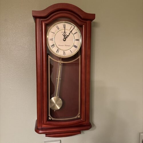 Near Mint Seiko Mahogany Finish Pendulum Chiming Cherry Wall Clock QXH118BLH.