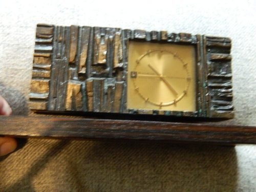 Neat Bulova Accutron 214 Desk Clock in Great Looking Case