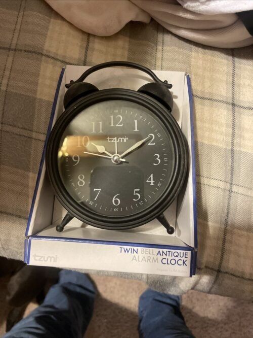 NEW ALARM CLOCK, TWIN BELL BY TZUMI -BATTERY OPERATED ANTIQUE LOOKING
