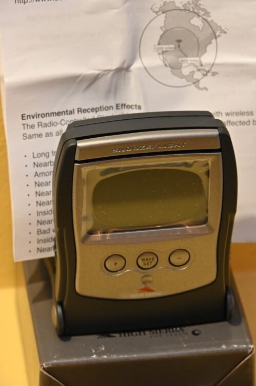 New High Sierra Radio Controlled Alarm Clock ! Great Gift !