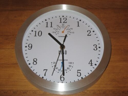 NEW HITO SILVER ROUND QUARTS CLOCK W/ THERMOMETER & HYGROMETER