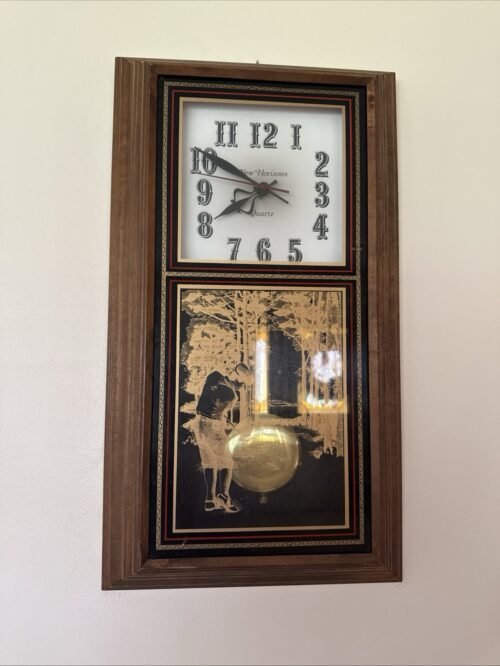 New Horizons Vintage Quartz Wooden Clock With Pendulum Gold Embossed Golf Scene