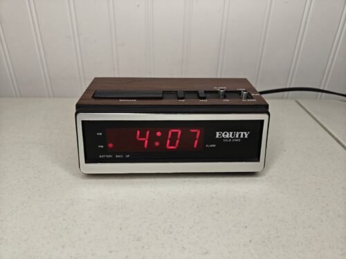 NICE TESTED Vintage Equity Solid State Digital Alarm Clock Model 1016 Wood Grain