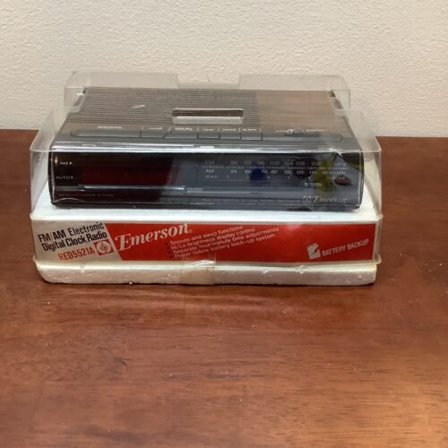 NOS Emerson RED 5521A Alarm Digital Clock AM/FM Radio Wood Grain