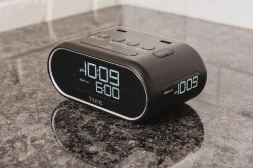 NWB NEW IHOME HiH33 HOTEL ALARM CLOCK LCD TRIPLE DISPLAY WITH DUAL USB CHARGING