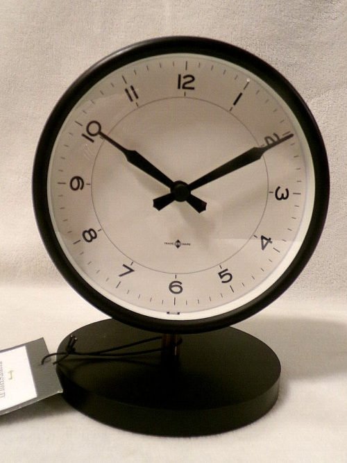 NWOT THRESHOLD ACRYLIC TABLE CLOCK with MATTE BLACK FINISH
