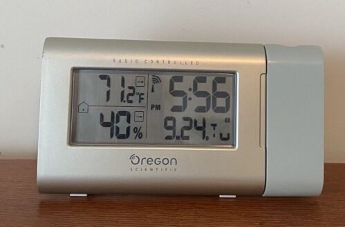 Oregon Scientific Projection Alarm Clock/ Temperature Model RMR606HGPA Working