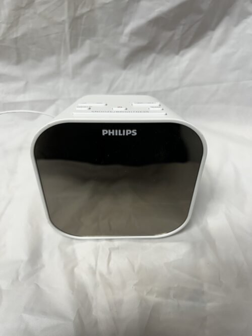 Philips Alarm Clock Radio AM/FM W/USB Charging Digital Display TAR4406/37
