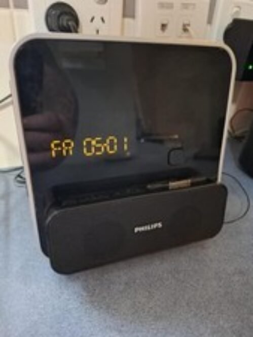 Philips DC315 Alarm Clock, Radio iPod/iPhone Docking System