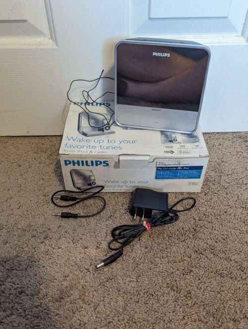 Philips Docking System iPod FM Radio Alarm Clock DC190B/37 - TESTED WORKS