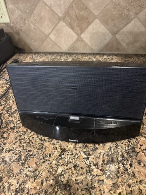 Phillips A37040d/37 IPhone And IPad Dock / Aux /input/ Radio Alarm Clock