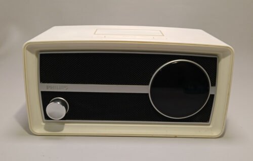 Phillips Retro FM Radio Alarm Clock 30 PIN iPod iPhone Speaker Dock ORD2100C/37