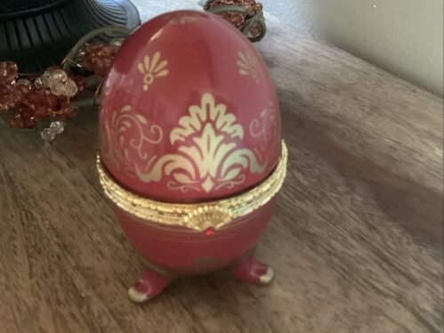 Porcelain Footed Hinged Egg With Quartz Clock
