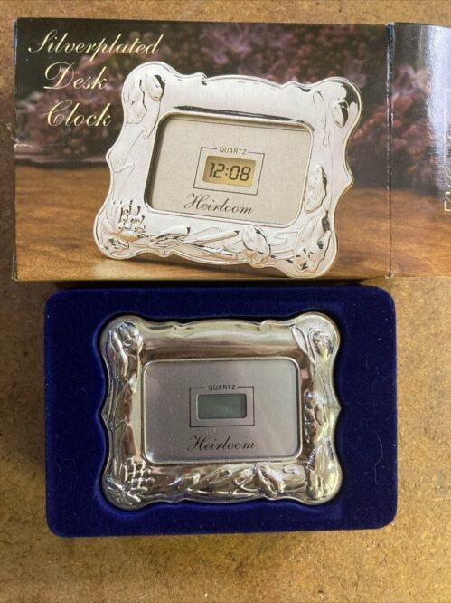 QUARTZ Vintage HEIRLOOM SMALL Digital DESK CLOCK VINTAGE ~NEW