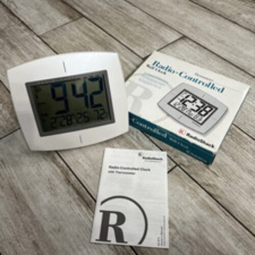 Radio Shack 63-973 Radio Controlled Atomic LCD Clock w/Indoor Thermometer TESTED