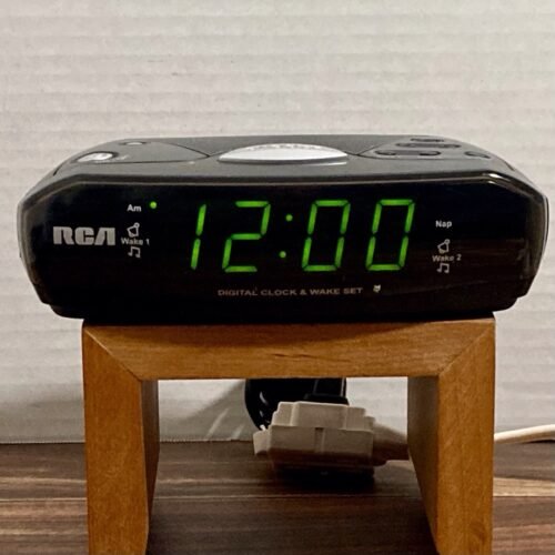RCA Digital Clock & Wake Set No. RP4842A w Dual Alarm and Battery back-up Works