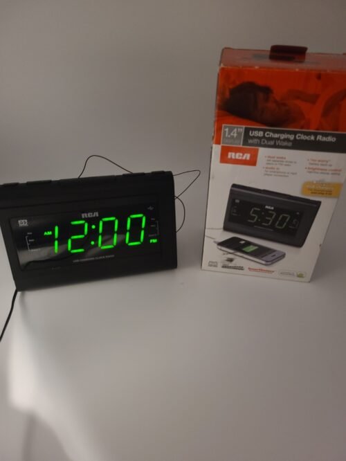 RCA Dual Alarm AM/FM Clock Radio USB Charging