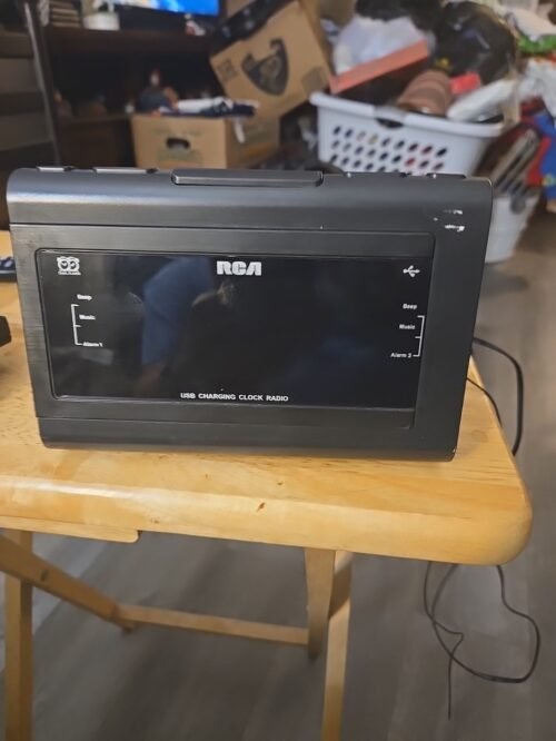 RCA Dual Alarm USB Charging FM Clock Radio(aux And Battery Backup) Model RC142