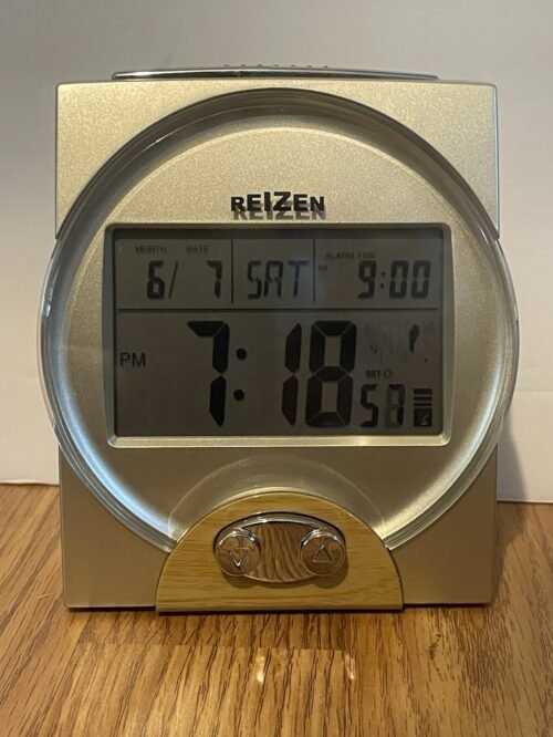 Reizen Talking Atomic Alarm Clock Date Calendar Gold Faux Wood Battery Operated