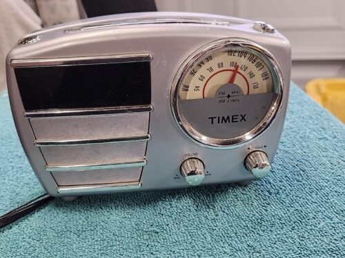 Retro/Deco Style Silver Timex Digital Alarm Clock FM AM Radio Model T247L