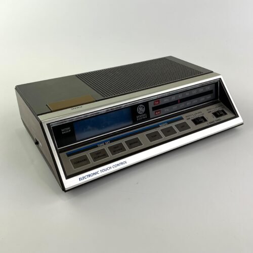 Retro Vintage General Electric Alarm Clock Radio GE FM/AM 7- 4663A * SEE NOTE *
