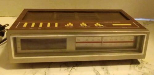 Retro YORX Telephone AM/FM Radio electronic digital Alarm Clock Model R514B