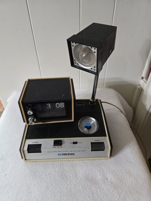 Ross Wake O Matic 5500 Flip Alarm Clock AM/FM Radio w/Tele Light Lamp ***Read***