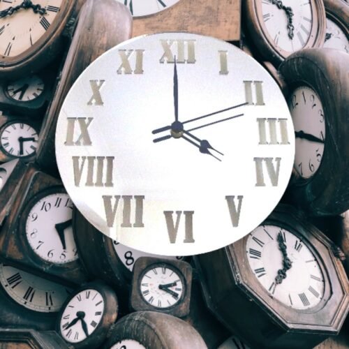 Round Roman Numerals Shaped Wall Clocks Standard/Large,Many colour optionen
