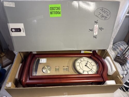 SEIKO Mahogany Wall Clock with Pendulum Dual Chimes QXH118B Read