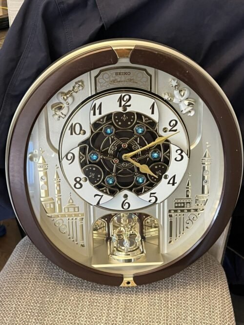 Seiko Melodies In Motion Musical Wall Clock Plays Music ARMS Don’t Move- CVIDEO
