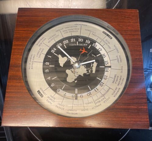 Seiko Quartz World Clock Time Red Airplane Vintage Working Desk Wood QZ877B