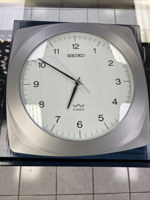Seiko ⏰Traditional Look 12" Radio Wave Wall Clock QXR101NL(overstock Items )