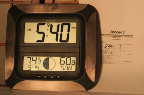 SkyScan ATOMIC CLOCK with MOON PHASE & OUTDOOR WIRELESS TEMPERATURE MODEL 87700