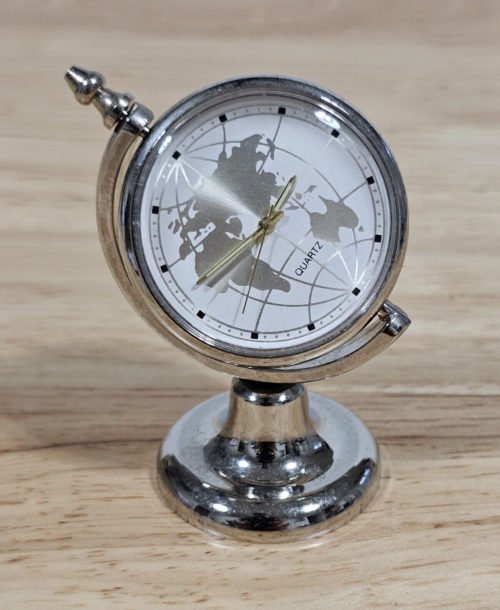 SMALL MANTLE Desk Clock QUARTZ Movement SPIN STAINLESS STEEL Case WORLD MAP FACE