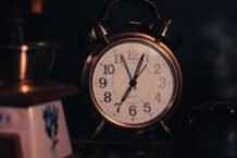smart alarm clock for heavy sleepers featured image