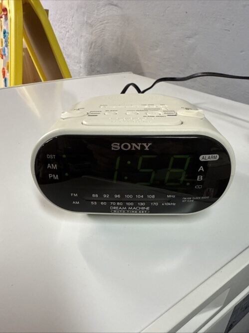 Sony Dream Machine Alarm Clock ICF-C318 WHITE Dual Alarm w/ Automatic Time Set