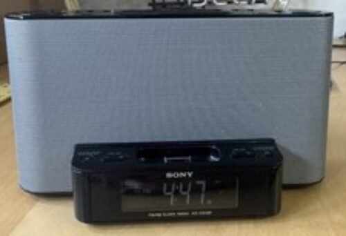 Sony Dream Machine AM/FM Clock Radio w/ 13 Pin iPod/iPhone Dock Model ICF-CS10iP