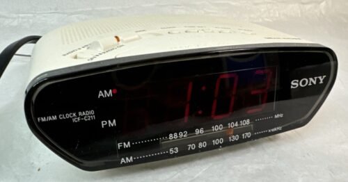SONY DREAM MACHINE AM/FM Dual Alarm Clock Radio Model ICF-C211 White - Tested (2