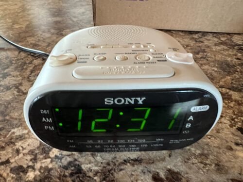 Sony Dream Machine AM/FM Dual Alarm White Clock Radio Model ICF-C318 Tested