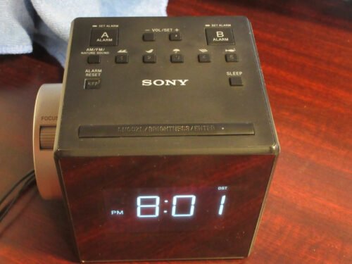 Sony ICF-C1PJ Dual Alarm Clock AM/FM Radio - Time Projection- USB -Nature Sounds