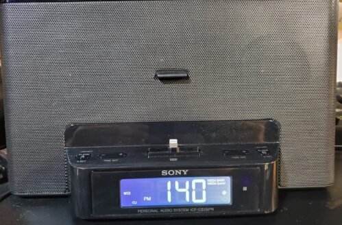 Sony Radio iPhone Personal Audio Docking System Alarm Clock ICF-CS15iP Megabass