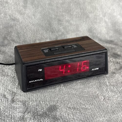 Spartus 110861 Vintage Wood Grain LED Red Display Alarm Clock Tested Works