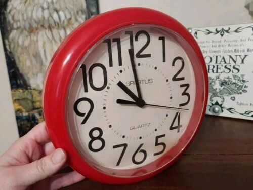Spartus Clock 8" Quartz Red Kitchen Retro Vintage - Read